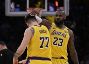 爱游戏入口-詹姆斯连续砍下五场比赛三双表现