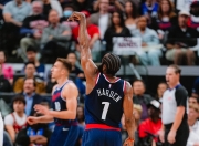 爱游戏下载-快船主场扳回一城，系列赛暂时拖入抢七