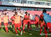 爱游戏大厅-瓦朗谢纳队员精神抖擞，誓与对手抗衡