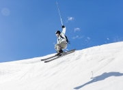 爱游戏APP-补时迷宫与一剑封喉，基耶萨在勒沃库森的暗夜中点亮闪电