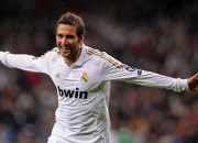 爱游戏下载-温网失意与年终烈焰，德约科维奇用两种火焰完成不可能的翻盘