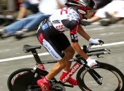 爱游戏在线-日本队足球险胜英格兰队，乒乓名将许昕高光表现闪耀国际体育交流赛