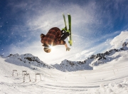 爱游戏官方-英雄主义不朽，阿尔卡拉斯如何用联合杯胜利，超越澳网的孤岛