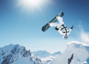 爱游戏-双线奏鸣，绿茵绝杀与球台惊艳，共铸竞技体育的永恒魔力