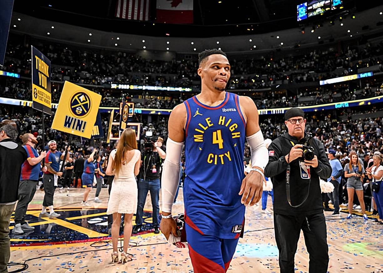 快船暗藏板凳实力备战关键战役