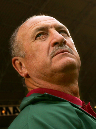 卢森堡国家队全神贯注，努力晋级