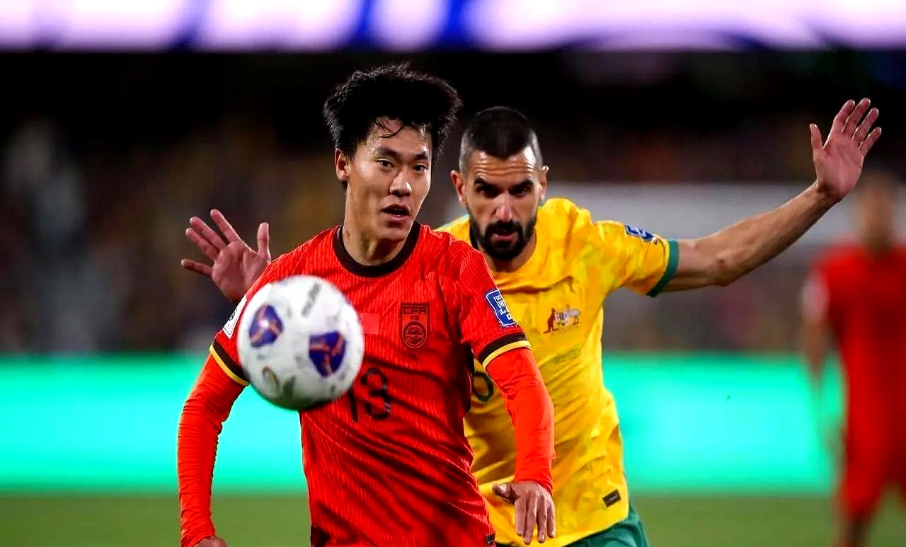 比赛中球员的耀眼表现引来阵阵掌声 比赛中球员的耀眼表现引来阵阵掌声