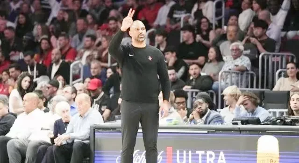 火箭主帅半场休息时临时换阵,获得奇效 火箭主帅半场休息时临时换阵,获得奇效