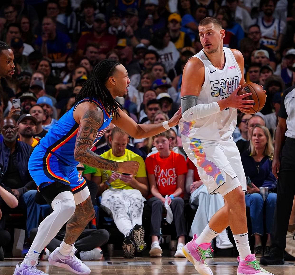 76人关键时刻爆发强势逆转,逆袭掘金夺胜 76人关键时刻爆发强势逆转,逆袭掘金夺胜