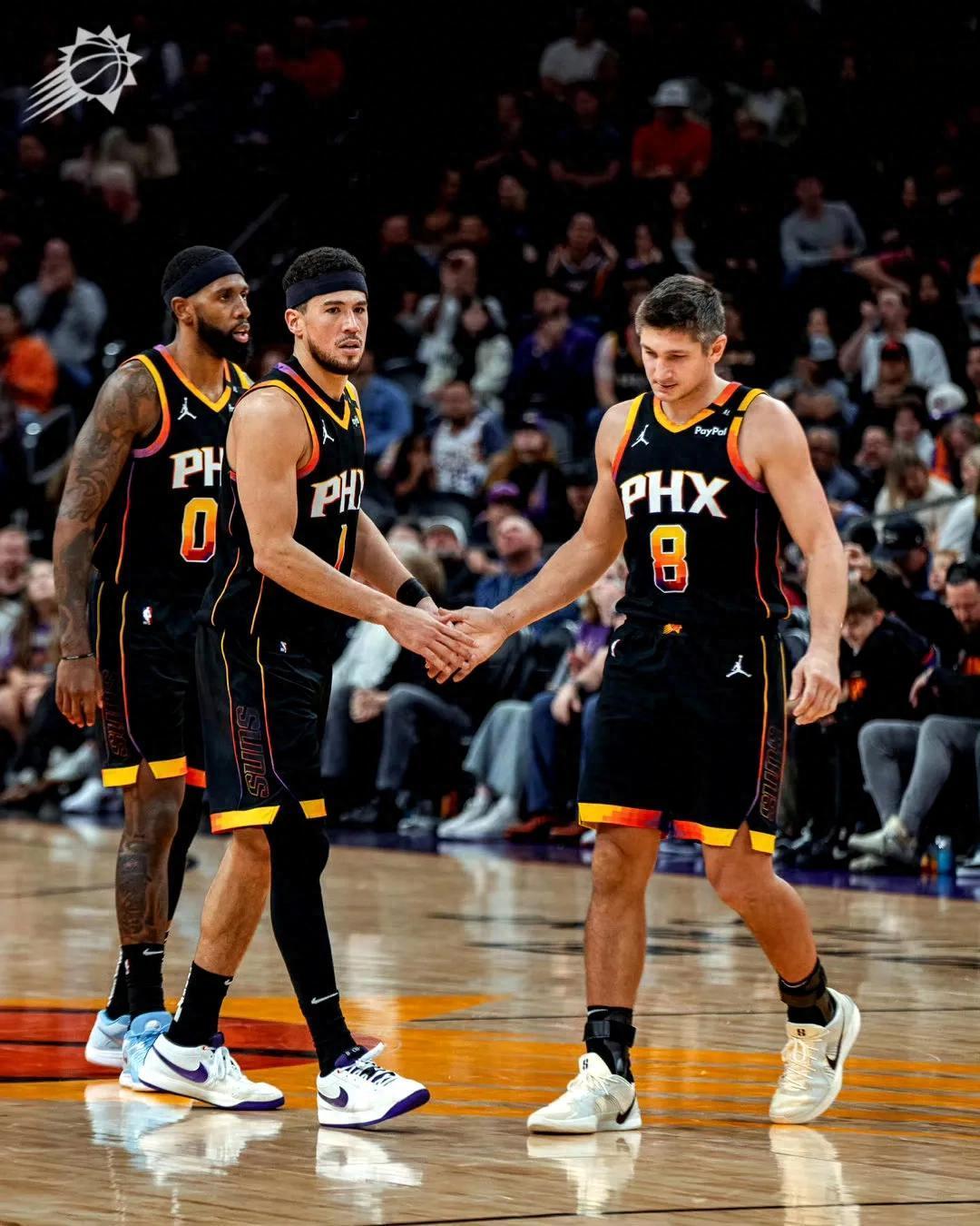 爵士击败雷霆,米切尔独揽29分领队夺冠 爵士击败雷霆,米切尔独揽29分领队夺冠