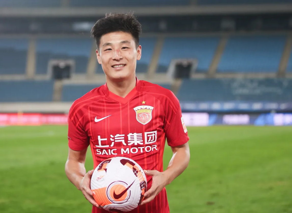 武磊梅开二度,上海上港豪取胜利 武磊梅开二度,上海上港豪取胜利