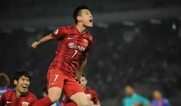 武磊梅开二度,上海上港豪取胜利 武磊梅开二度,上海上港豪取胜利