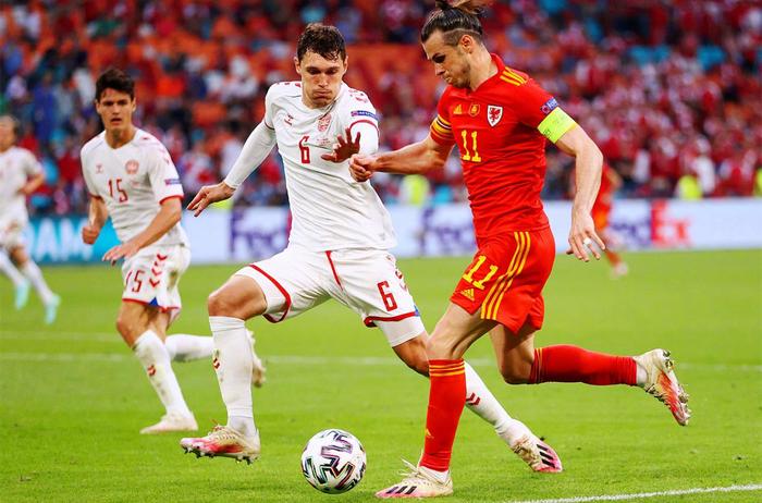 包含丹麦队提前出线，轻松击败摩尔多瓦队的词条