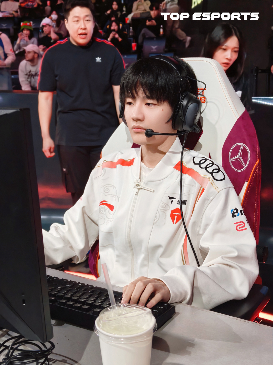 关于SHR碾压HLE,Viper操刀奇招英雄翻盘鏖战多局淘汰赛,让粉丝疯狂欢呼的信息 关于SHR碾压HLE,Viper操刀奇招英雄翻盘鏖战多局淘汰赛,让粉丝疯狂欢呼的信息