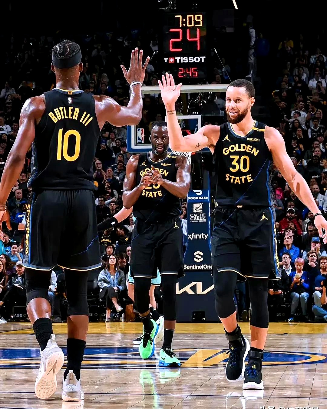 勇士击败篮网,取得七连胜 勇士击败篮网,取得七连胜