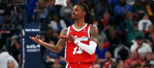 爵士队完胜灰熊队,提前晋级季后赛次轮 爵士队完胜灰熊队,提前晋级季后赛次轮