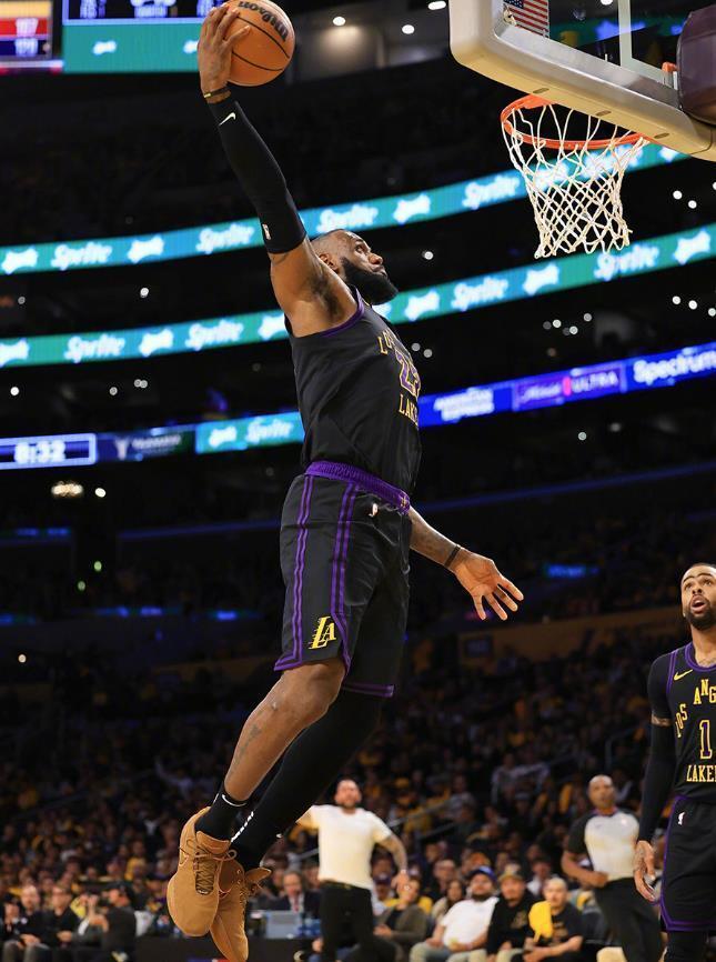 湖人主场大胜，詹姆斯贡献全面数据