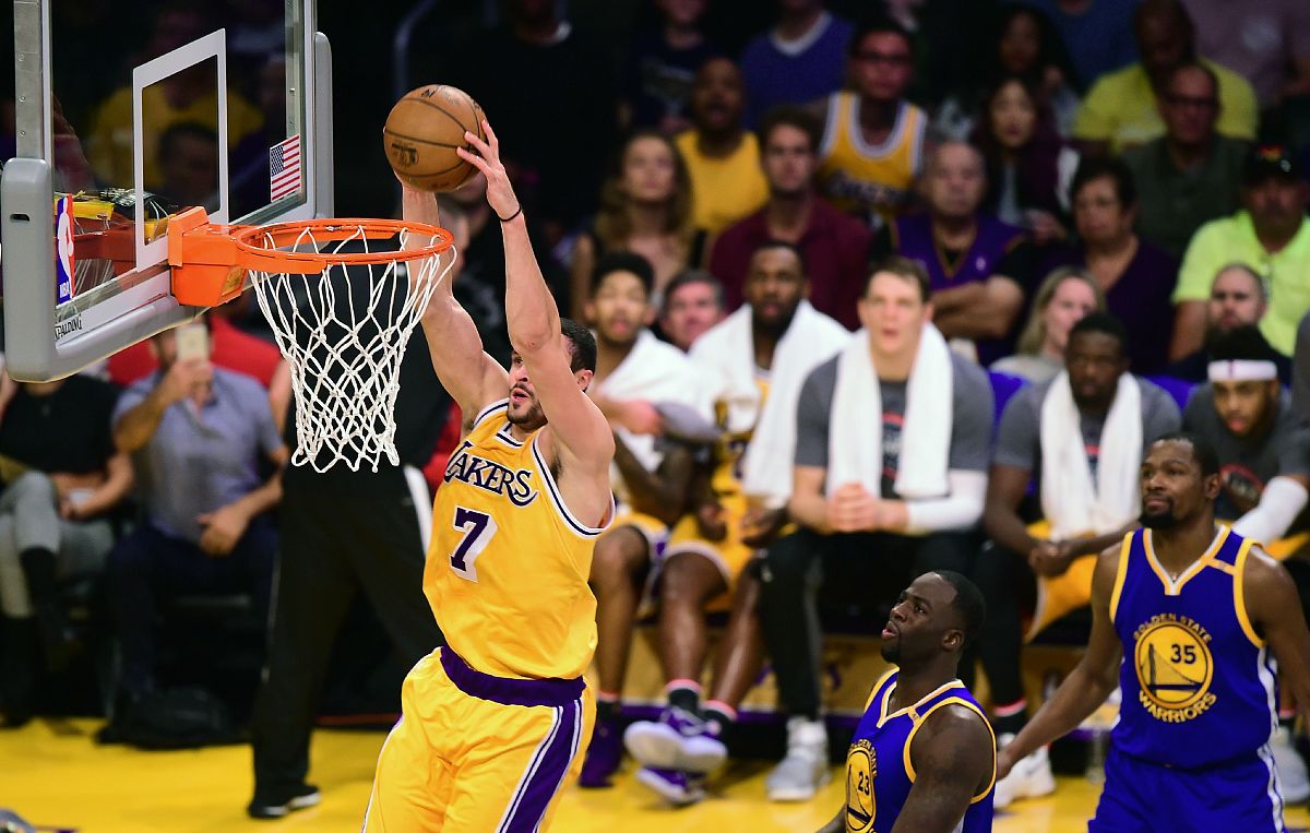 鹈鹕队关键时刻发挥出色,获得重要胜利 鹈鹕队关键时刻发挥出色,获得重要胜利