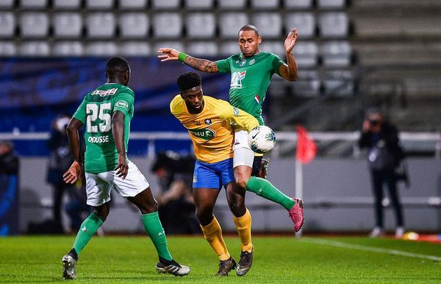 瓦朗谢纳队员精神抖擞,誓与对手抗衡 瓦朗谢纳队员精神抖擞,誓与对手抗衡