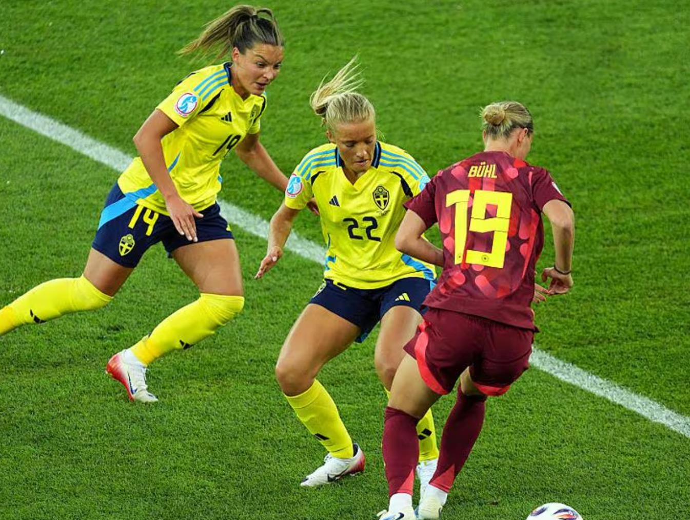 瑞士轻松击败瑞典，挺进欧锦赛半决赛