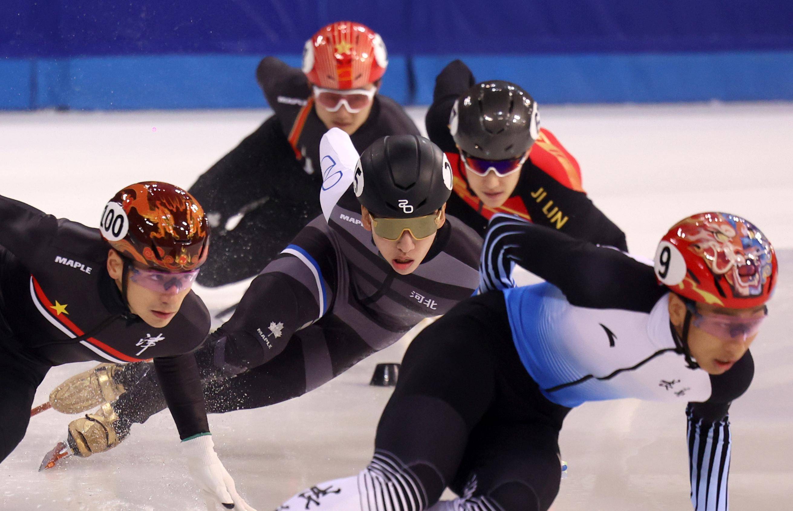 土耳其选手勇夺冠军,男子短道速滑英姿飒爽 土耳其选手勇夺冠军,男子短道速滑英姿飒爽