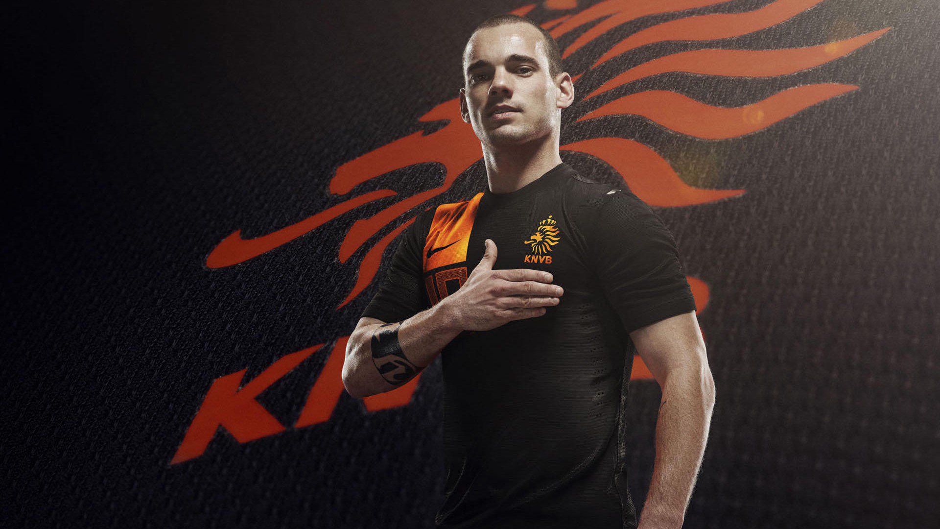 终场哨响，利拉德将球高高抛向空中。橙色篮球在斯台普斯中心上空划出一道迟来十年的弧线，像一颗精准制导的导弹，击碎了勒布朗·詹姆斯最后的皇冠