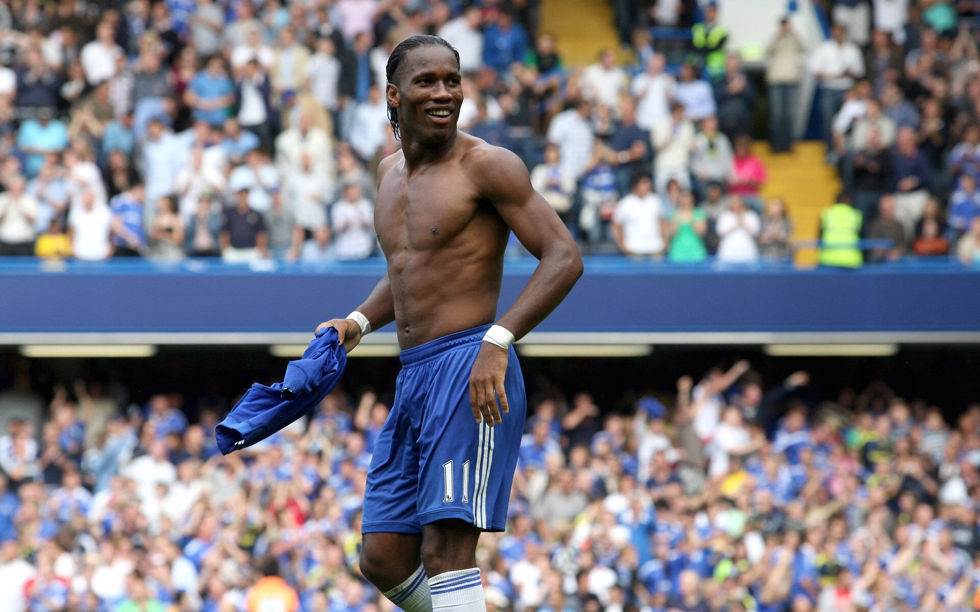 赛道与绿茵场间的时空穿梭，范戴克的防守艺术如何点燃F1年度争冠战？